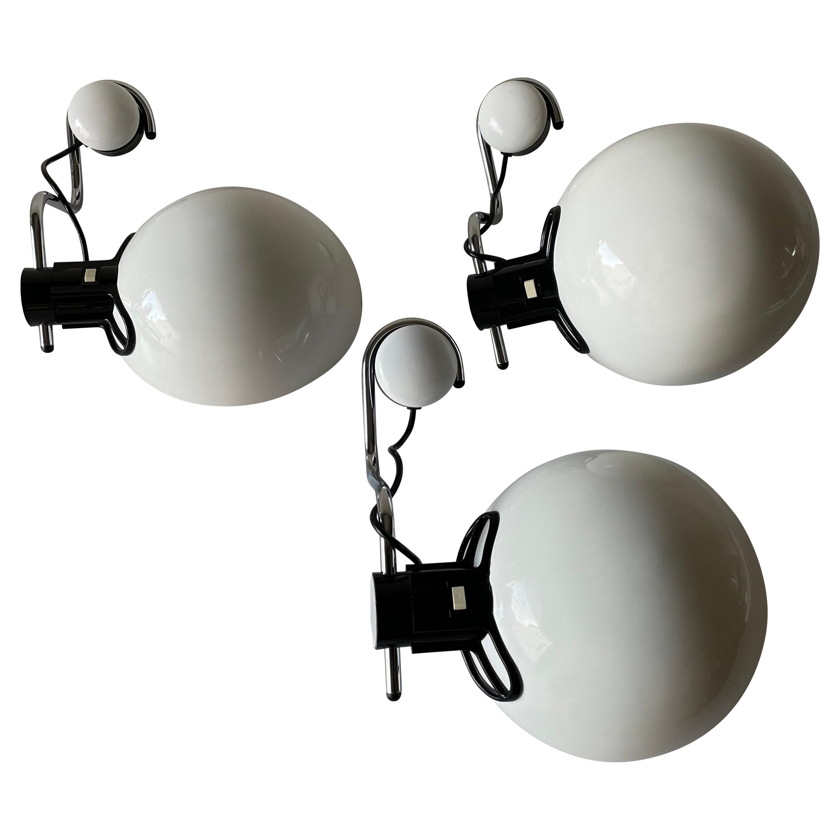 White Metal Wall Lamp by iGuzzini for Harveiluce, 1970s, Italy For Sale