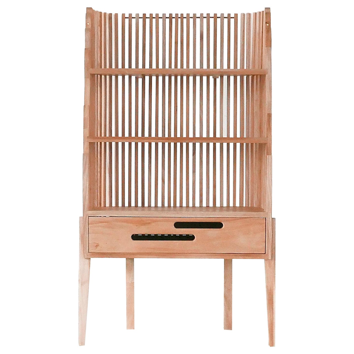 Vitrine de style scandinave 'Casulo' en bois dur brésilien par Knót Artesanal en vente