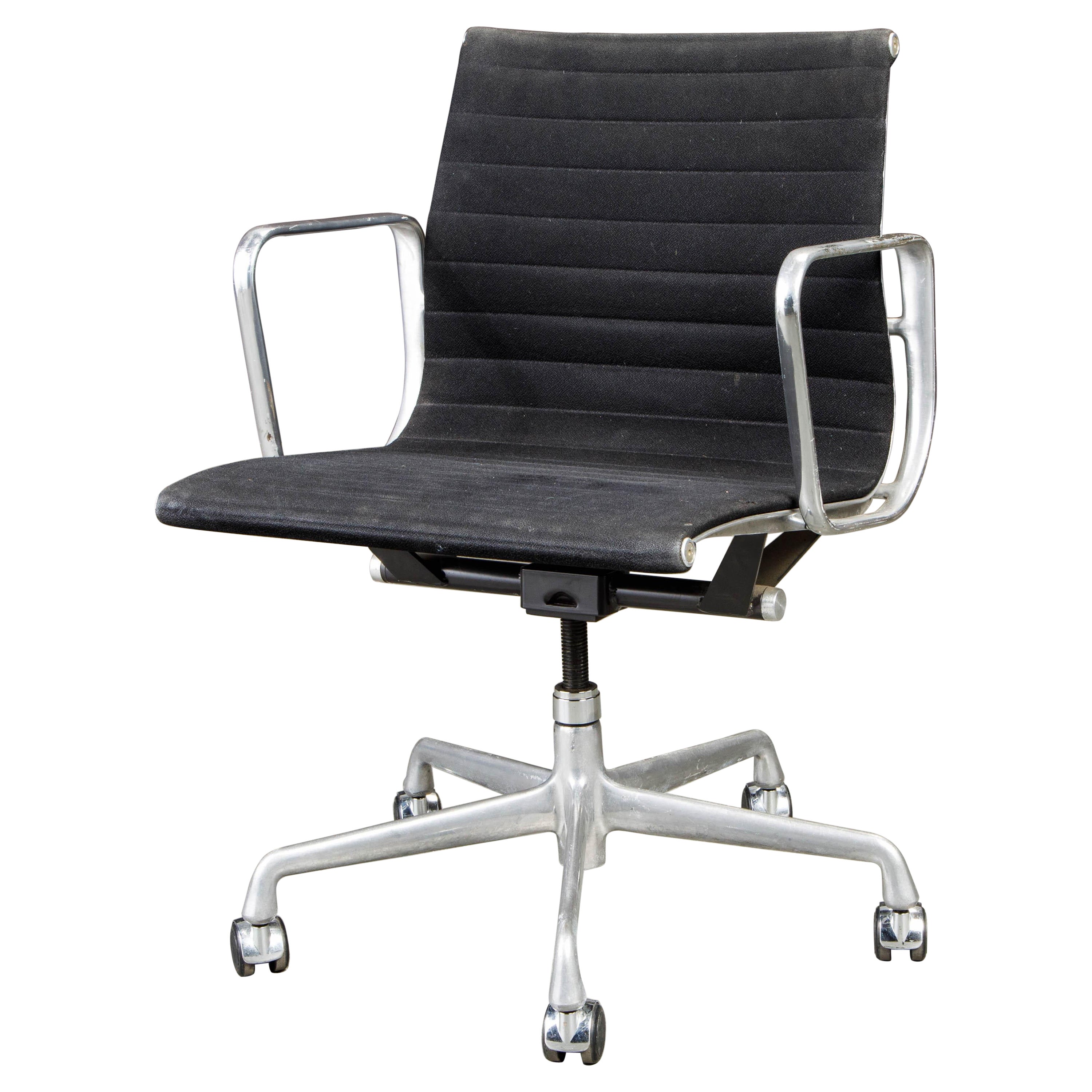 Eames Herman Miller Low Aluminum Group Executive Desk Chairs Black Leather 2006 
