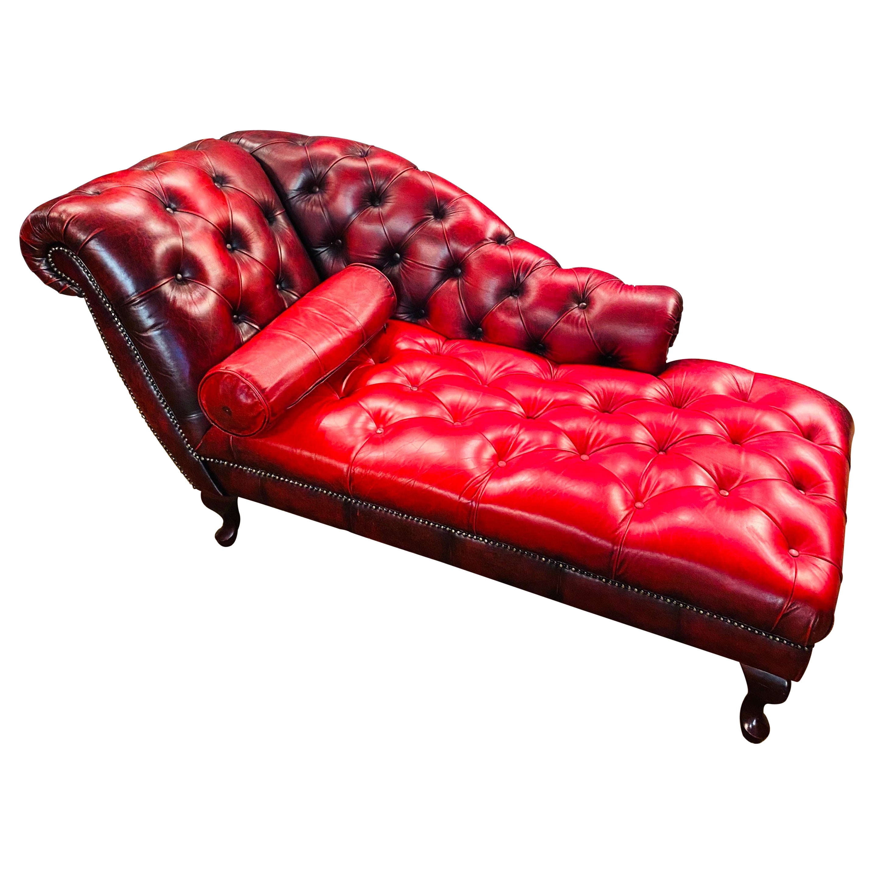 Lovely original vintage Chesterfield Red Leather Chaise Lounge Daybed Sofa For Sale