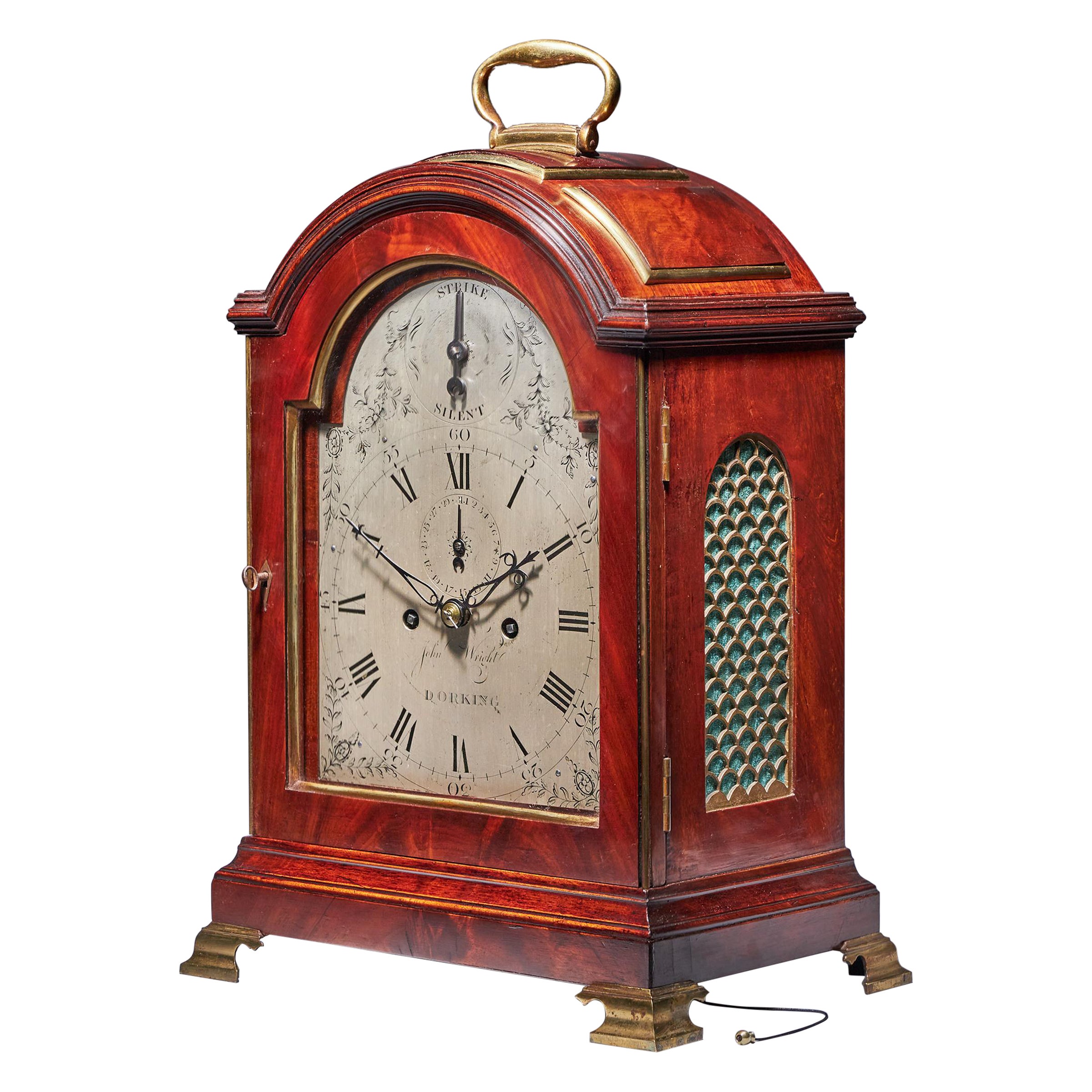 Horloge à chevalet à trois couches en acajou figuré George III du 18ème siècle en vente