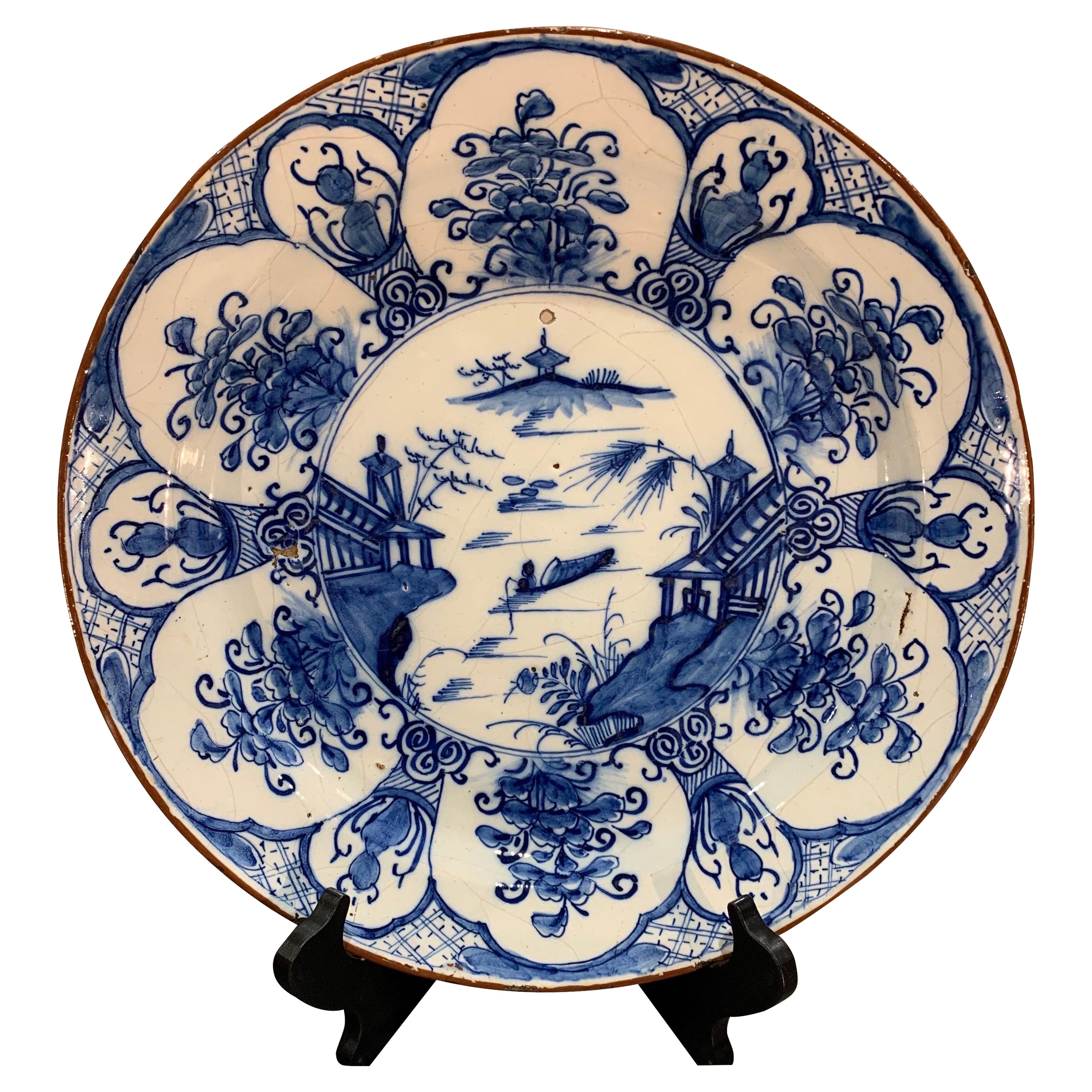 Plat à motif de Delft hollandais du 18ème siècle peint à la main avec chinoiserie en vente