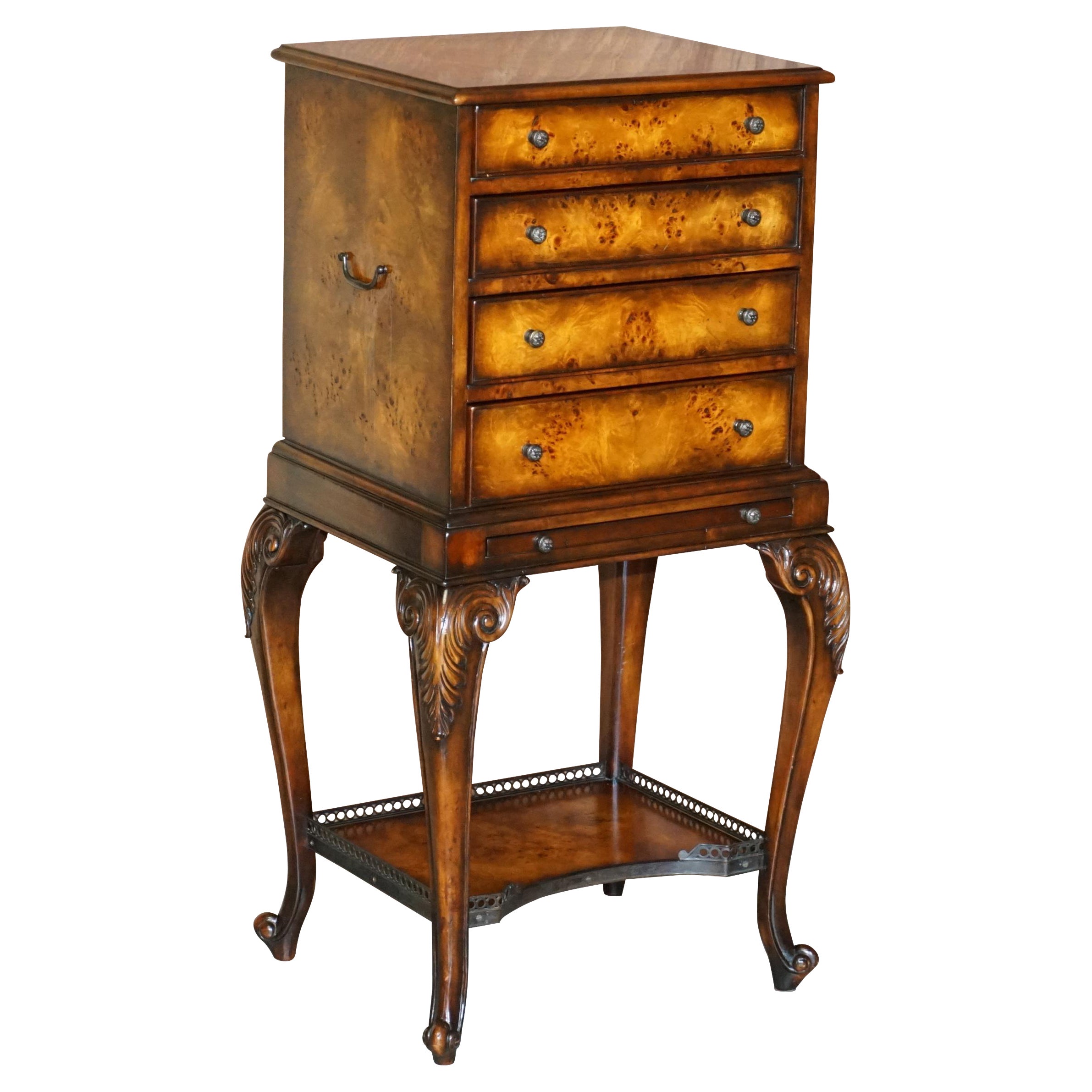 Theodore Alexander Commode de campagne militaire sur Stand Cuir Brown