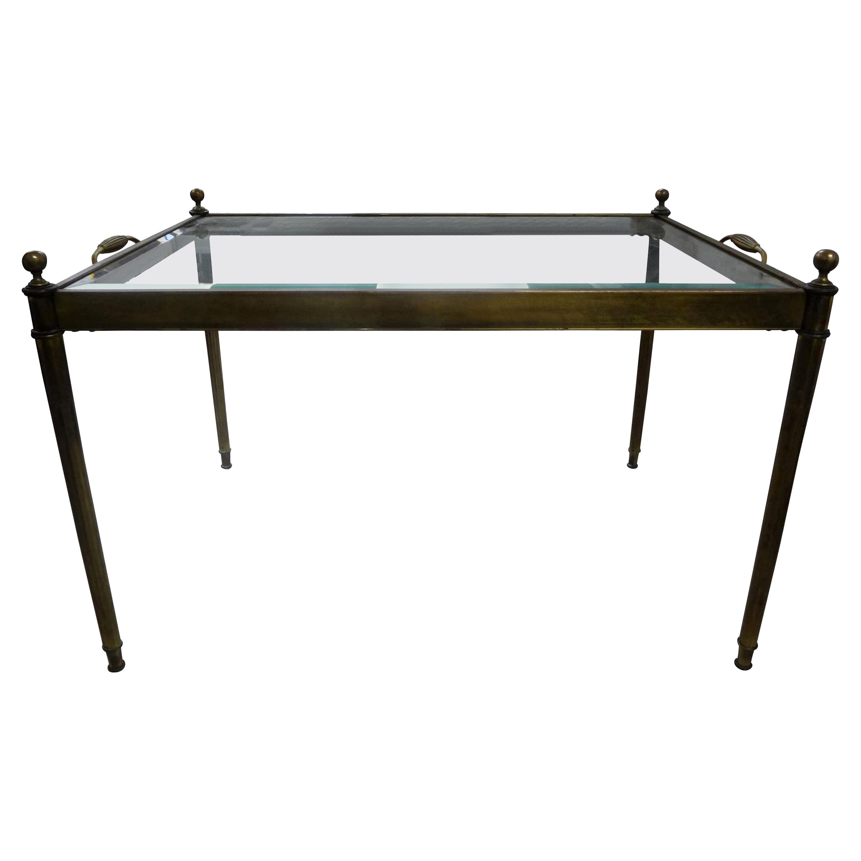 Table basse en laiton et verre de style Louis XVI inspirée de la Maison Bagues