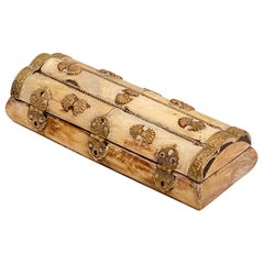 Scatola di ossa con elementi decorativi in ottone, India, XX secolo