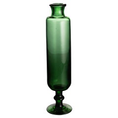 Grüne Vase aus grünem Glas