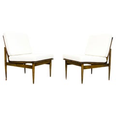 Vintage Pair of Rare White Mid-Century Lounge Chairs from Poznańskie Furniture Factories