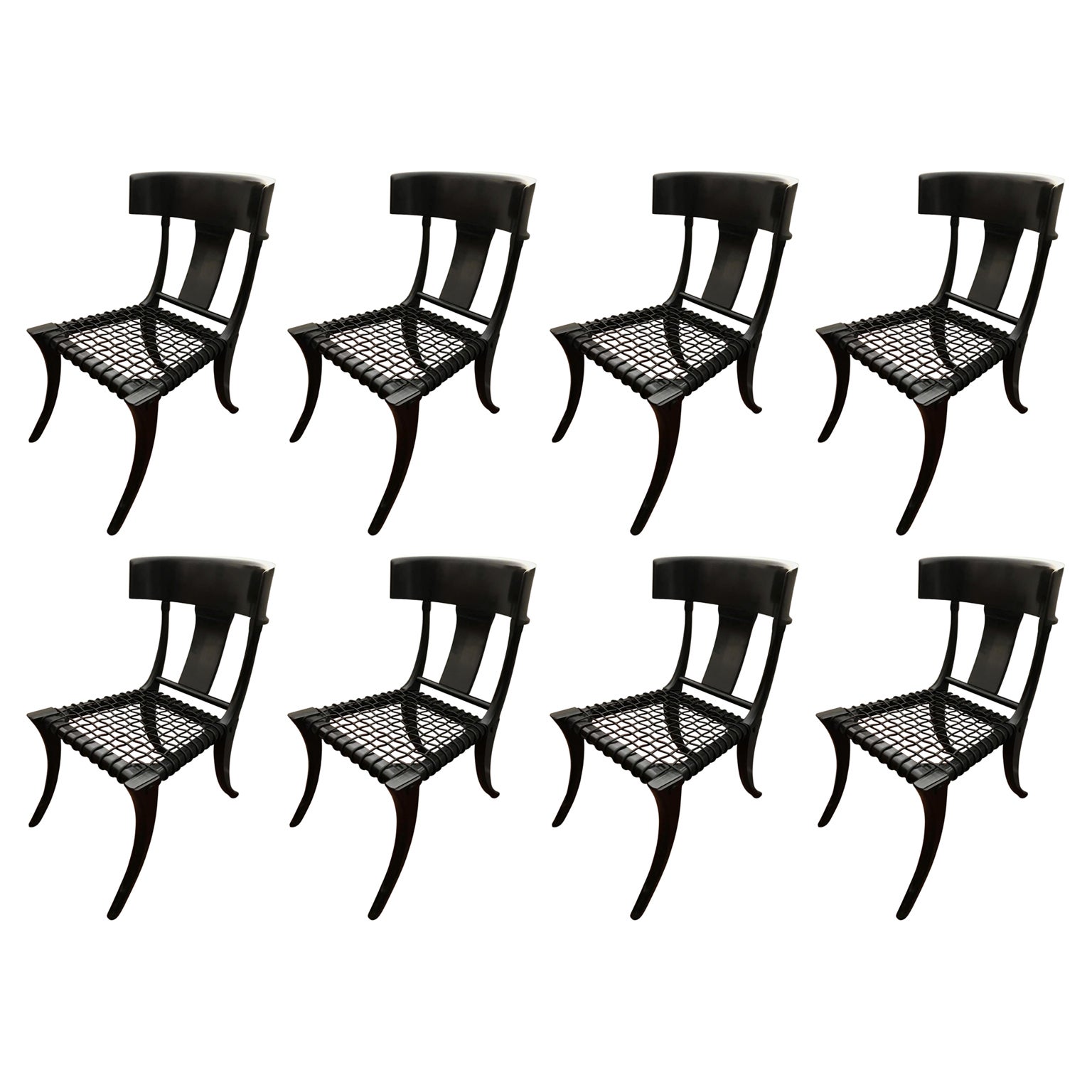Klismos ensemble de 8 chaises personnalisables à assise en cuir tissé noir et pieds sabres en noyer en vente