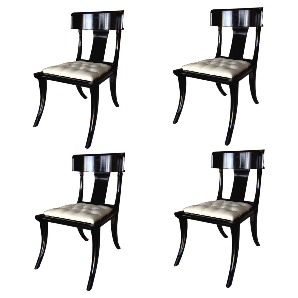 Klismos ensemble de 4 chaises de salle à manger à pieds sabres en bois et sièges personnalisables en cuir blanc en vente