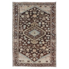 Tapis persan vintage Hamadan de couleur terre avec motifs sur toute sa surface et bruns