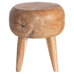 Vierbeiniger Holztisch/-hocker