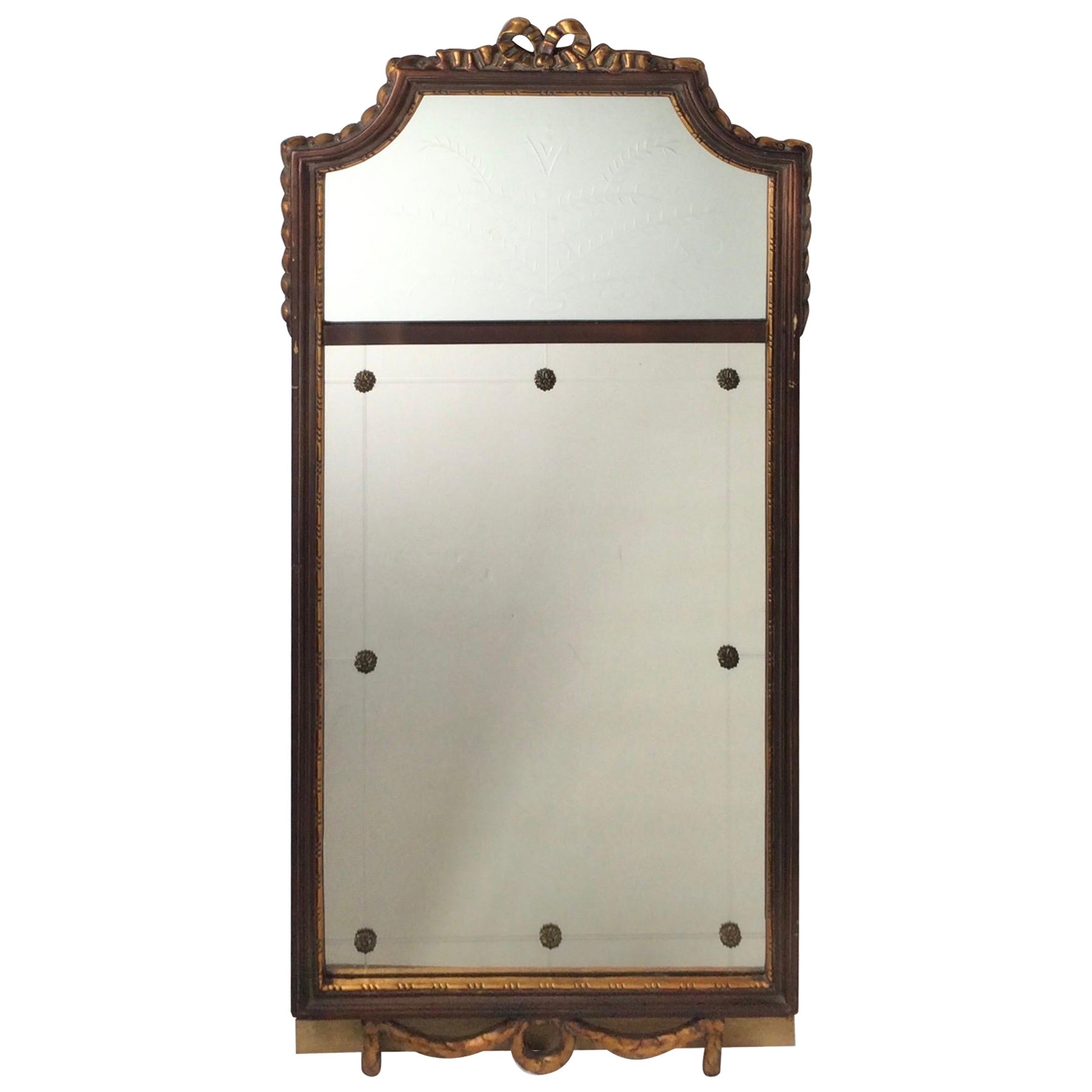 Miroir en bois doré du XXe siècle avec motif gravé
