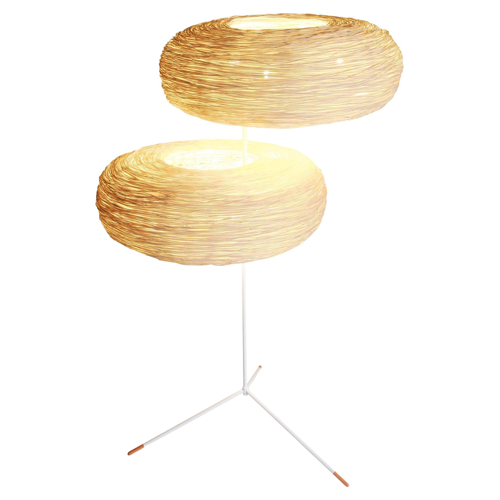 Double World par Ango, design de lampadaire en rotin tressé à la main