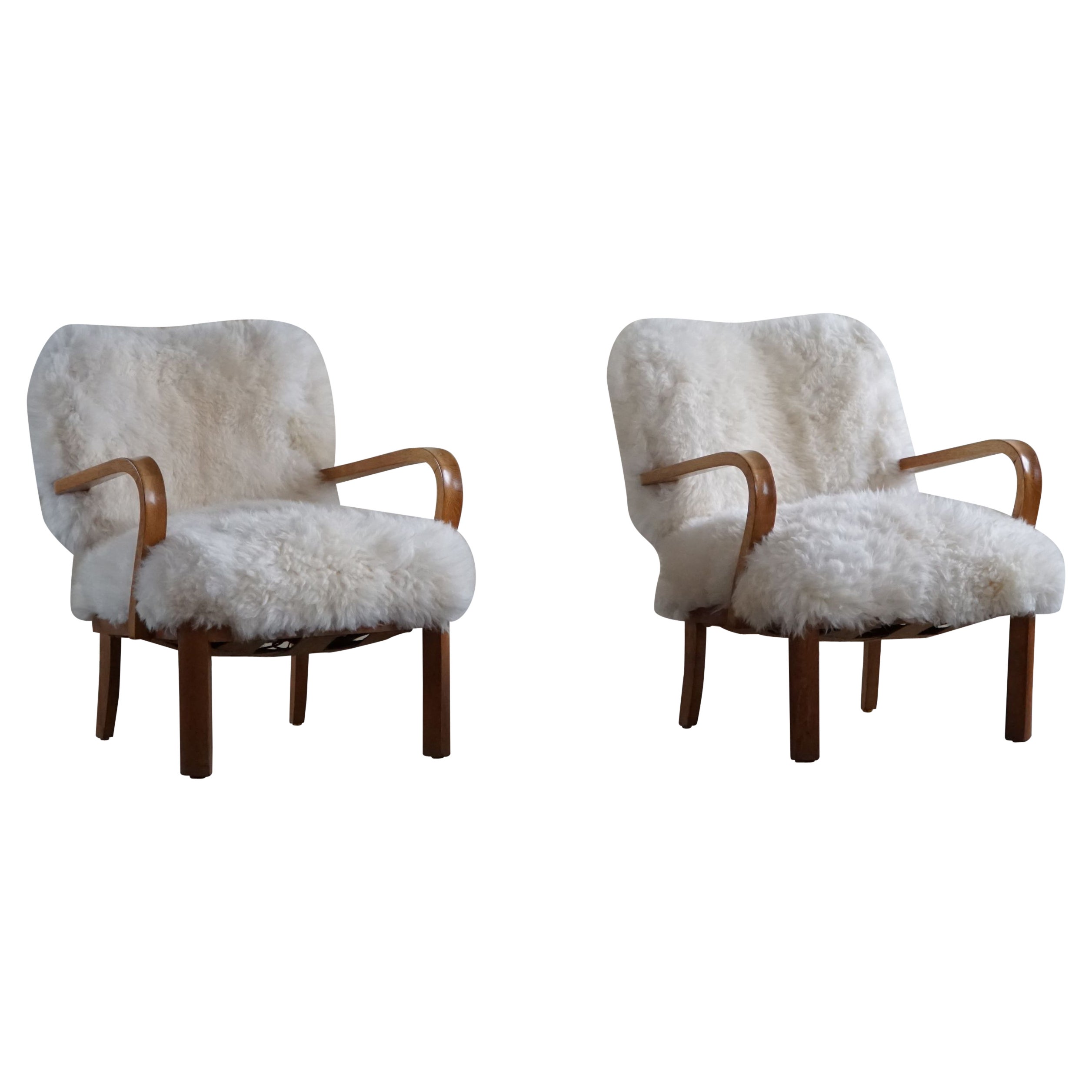 Danish Cabinetmaker, a Modern Pair of Lounge Chairs in Lambswool and Oak, 1950s
