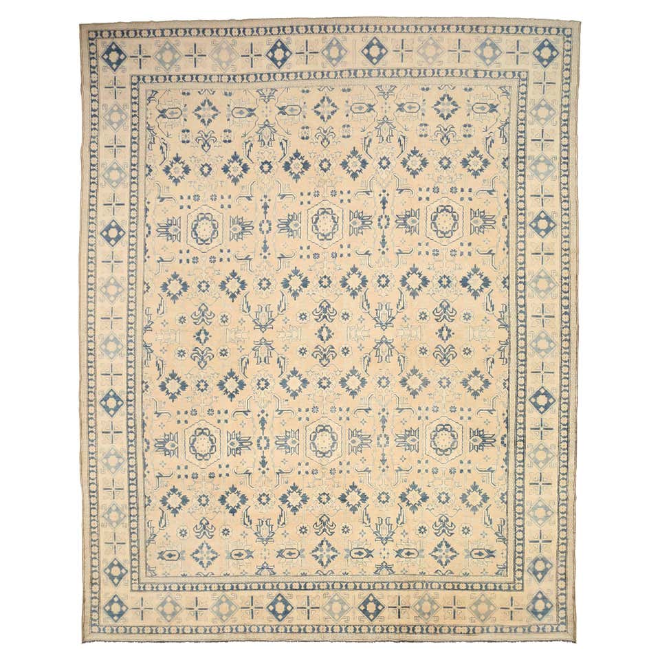 Vintage Mahal with Muted Neutral Tones Wool Rug. 5'1