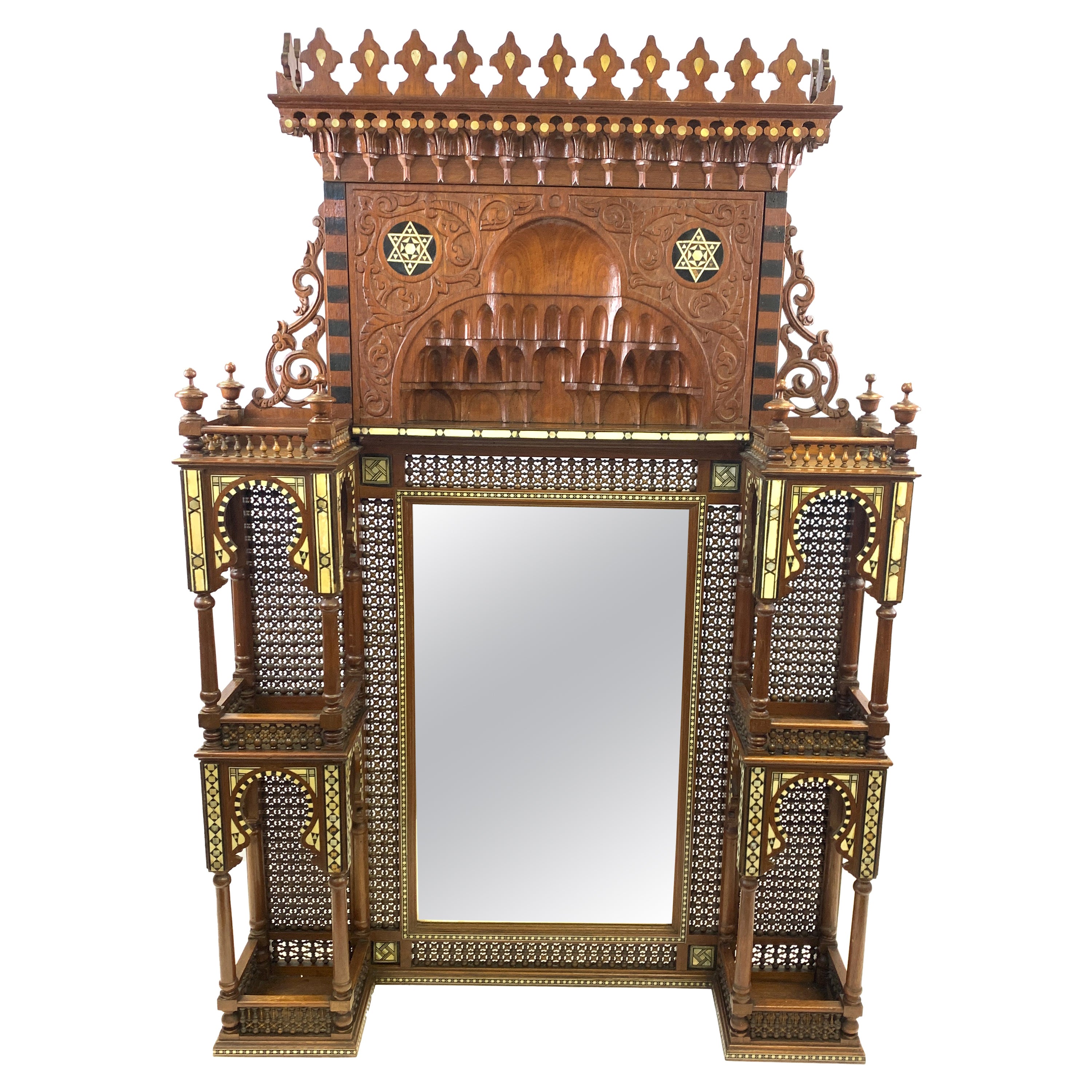 Miroir suspendu en bois de feuillus sculpté, ottoman Syrie, 19ème siècle