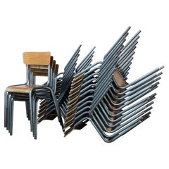 École empilable vintage des années 1950, chaises, Aqua Modèle 510/1 -Set Of Twenty Four