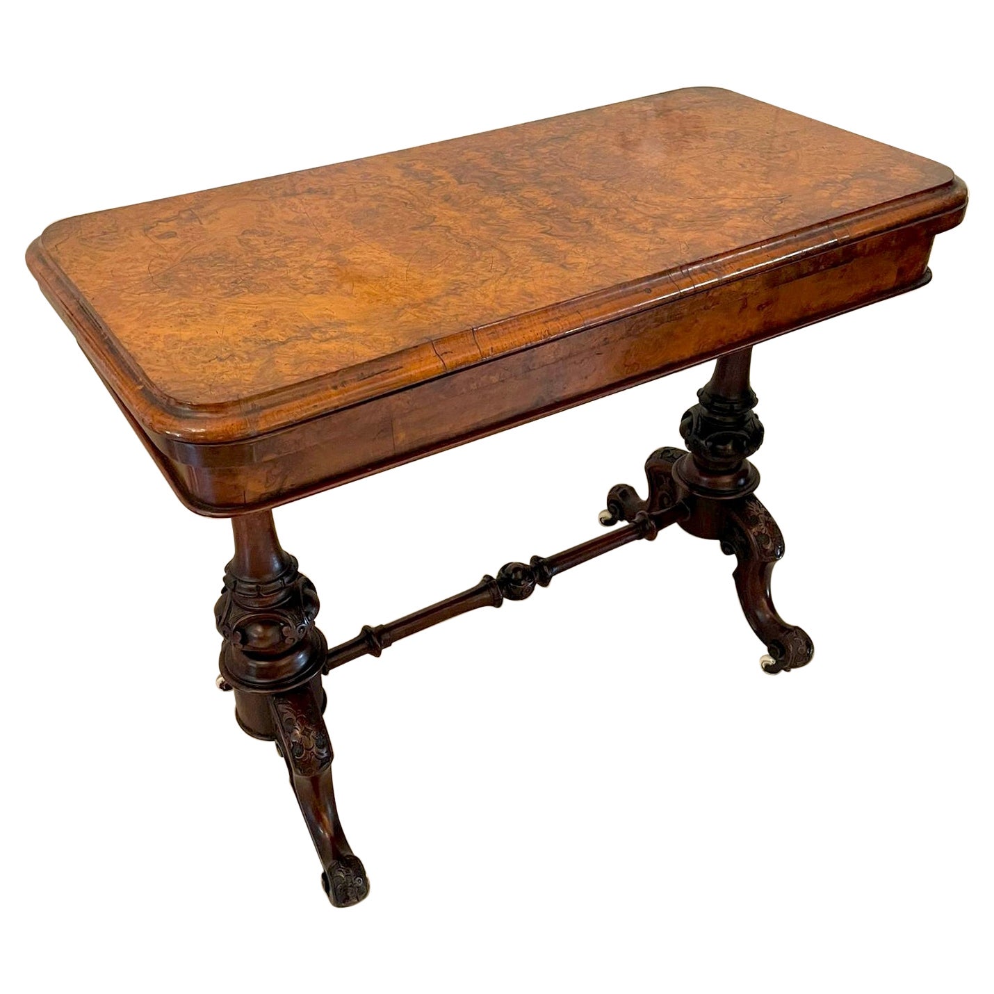 Table à cartes/côté en ronce de noyer victorienne ancienne de qualité en vente