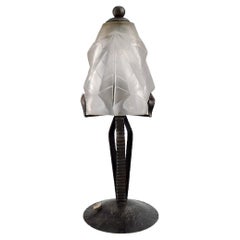 Art-Déco-Tischlampe aus Kunstglas und Gusseisen, Degue, Frankreich, 1930er Jahre