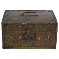 Petit coffret ou boîte français du 17ème siècle en cuir