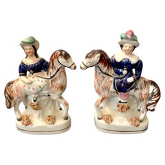 ​​Paire d'anciennes figurines victoriennes du Staffordshire