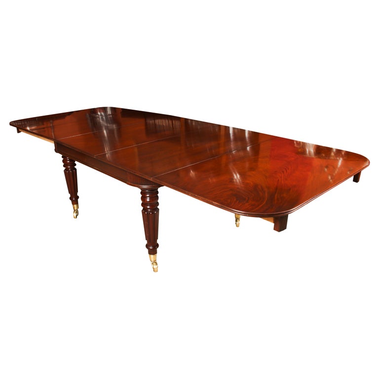 Antique Regency Flame Mahogany Extending Dining Table 19th Century For Sale