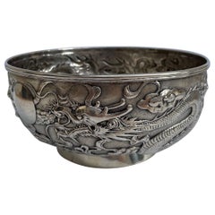 Bol à dragon en argent d'exportation chinoise sur Stand