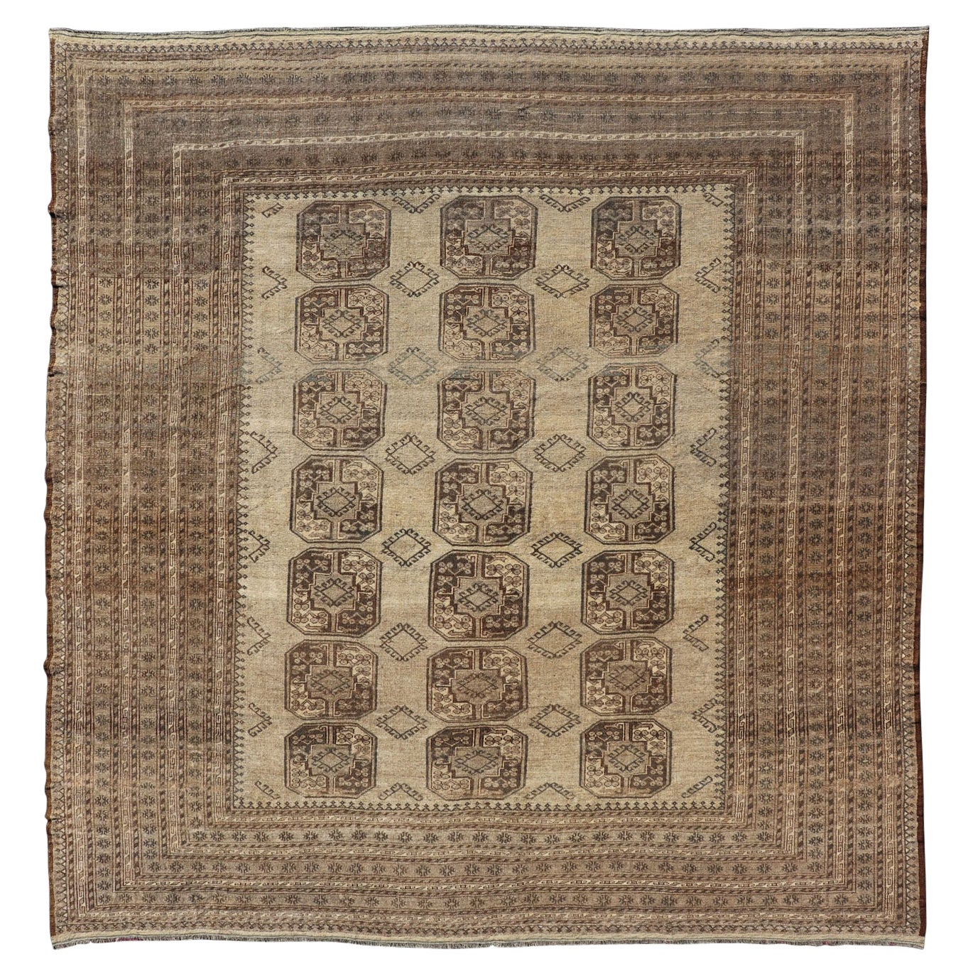 Tapis carré Turkomen Ersari noué à la main en laine avec motif de Gul répétitif en vente