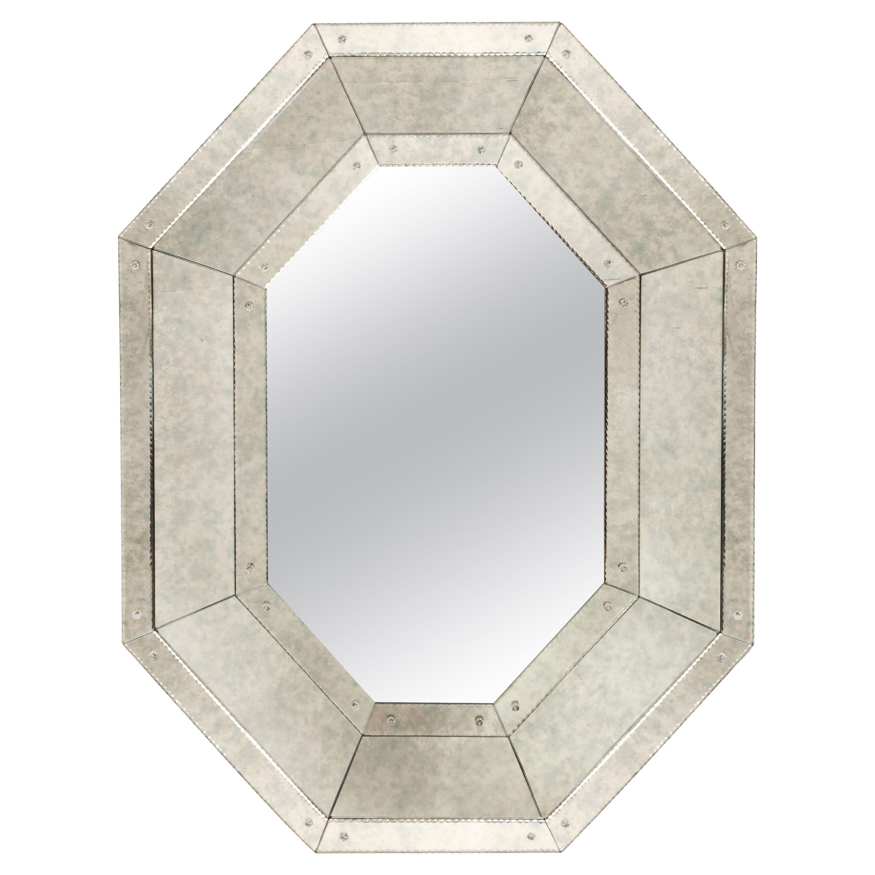 Miroir octogonal ancien sur mesure avec bords en forme de croûte de tarte et rosettes en verre