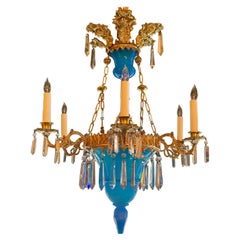 Lustre européen ancien du début du XIXe siècle en métal doré et verre opalin bleu