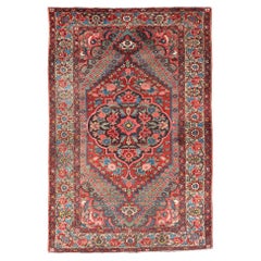 Antiker persischer Bachtiari-Teppich mit klassischem Medaillon-Design in der Mitte
