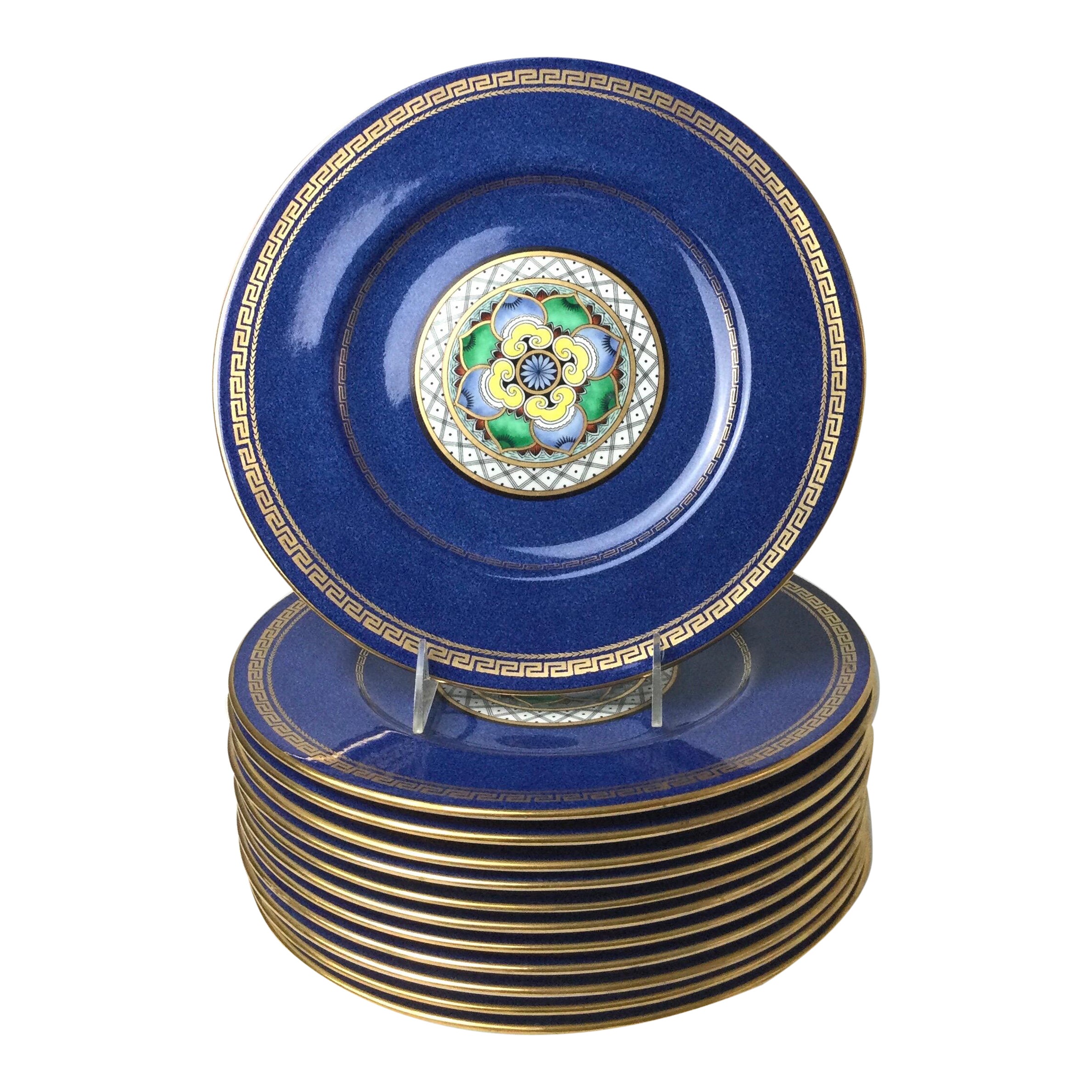 Set von 12 geblümten Wedgwood-Plattentellern mit blauem griechischem Schlüssel