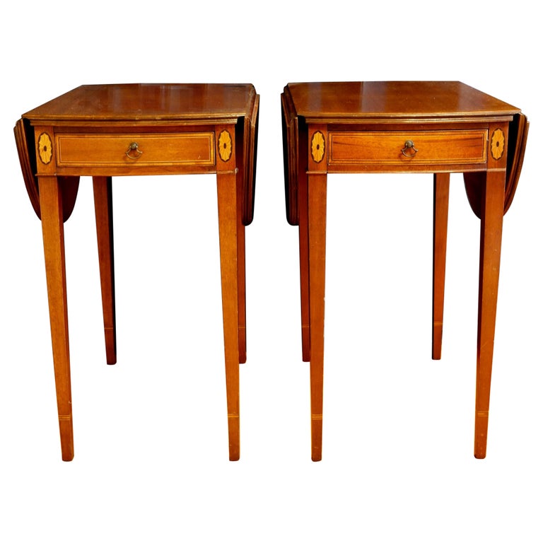 Antique Pair of Mahogany Banded Pembroke Side Tables For Sale at 1stDibs
