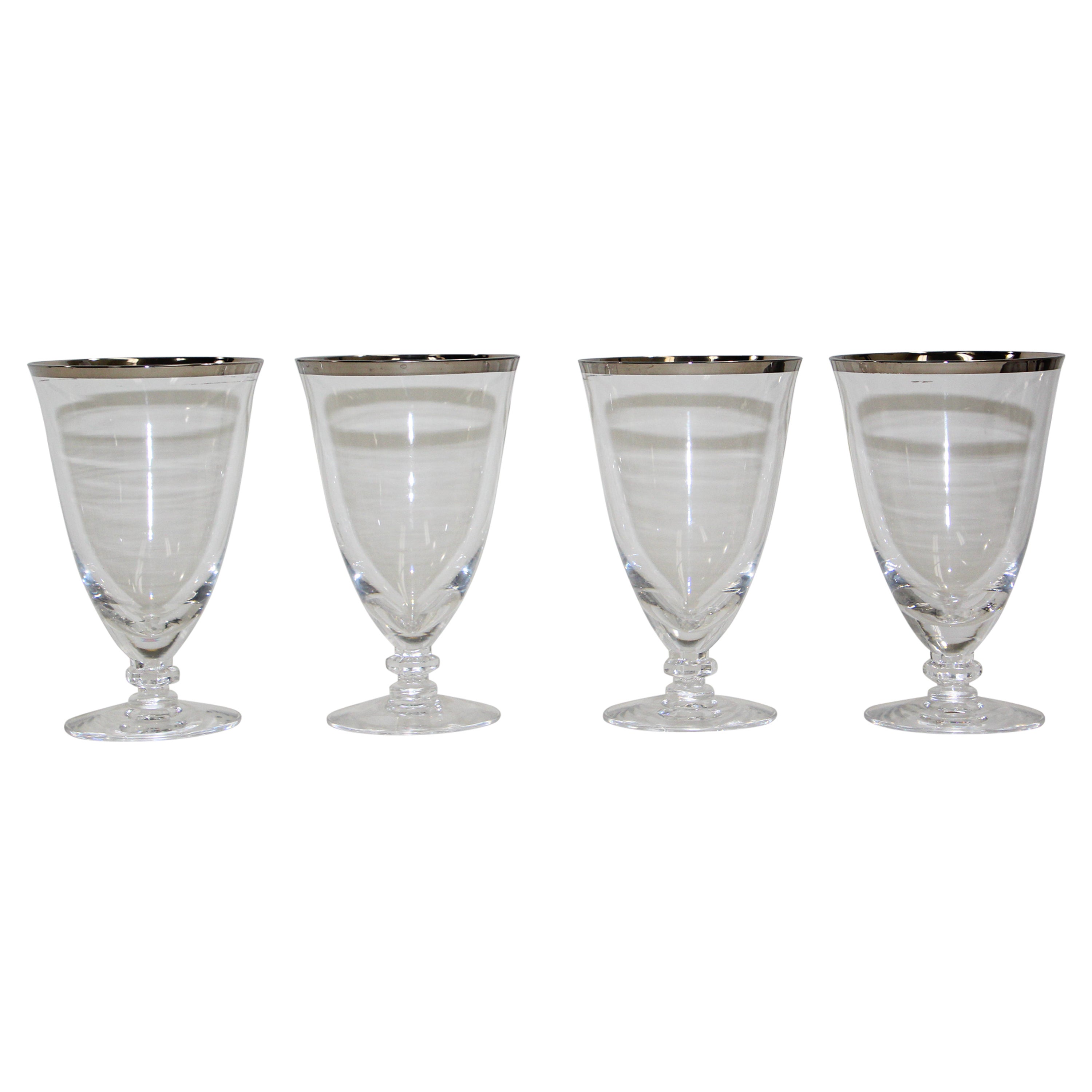 Verres à boire vintage sur pied en cristal bordés d'argent