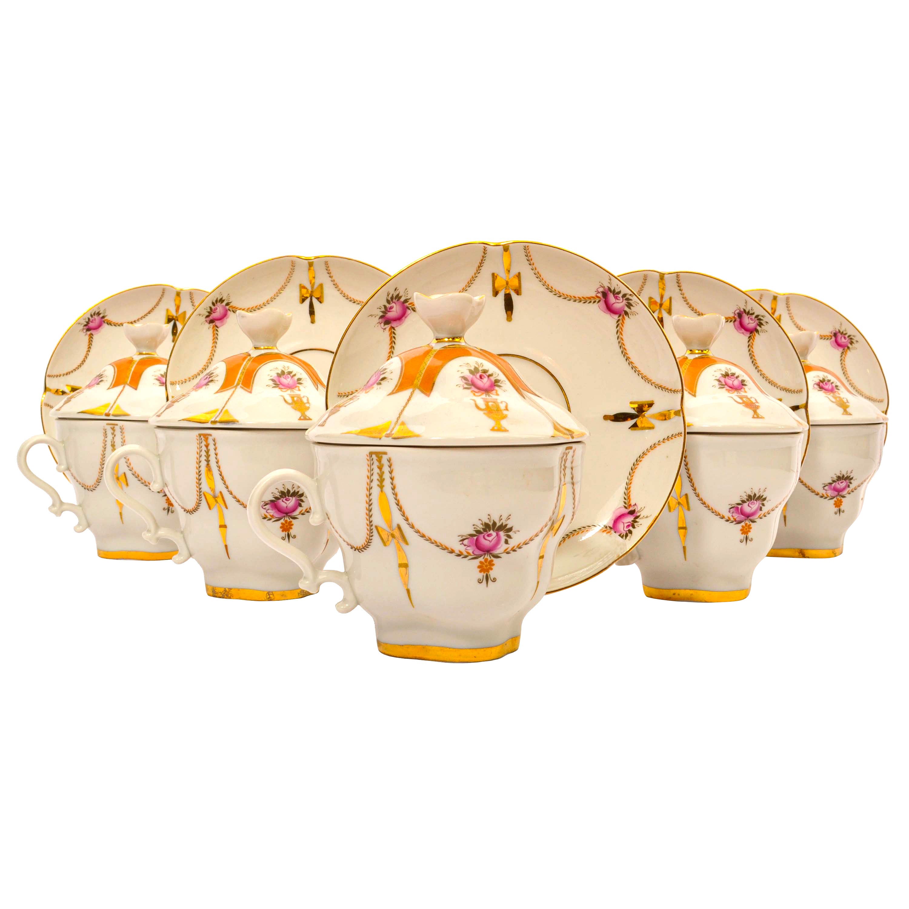 Six tasses à thé russes impériales Lomonosov recouvertes de porcelaine dorée des années 1930
