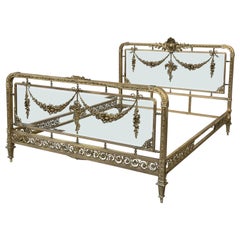 Mobilier de chambre à coucher complet du 19ème siècle français Belle poque en bronze, fer, laiton et verre