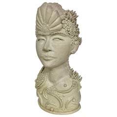 Buste en poterie de David Farnsworth représentant une femme polynésienne