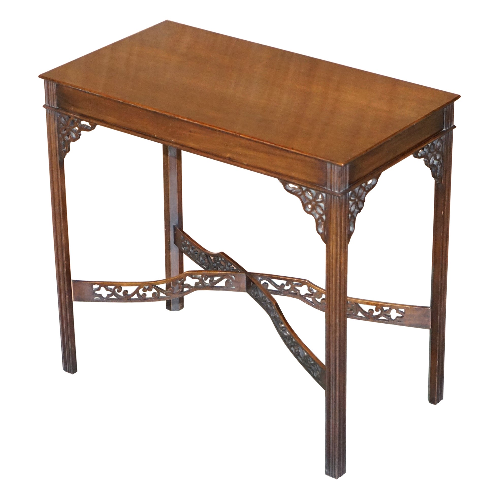 Table à thé ancienne Thomas Chippendale du 19ème siècle en bois de feuillus et base en argent estampillée