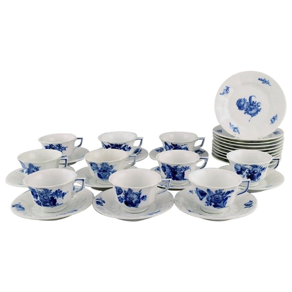 Dix tasses à café angulaires à fleurs bleues Royal Copenhagen, dix soucoupes, dix assiettes