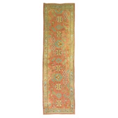 Tapis de couloir Oushak ancien Arts & Crafts