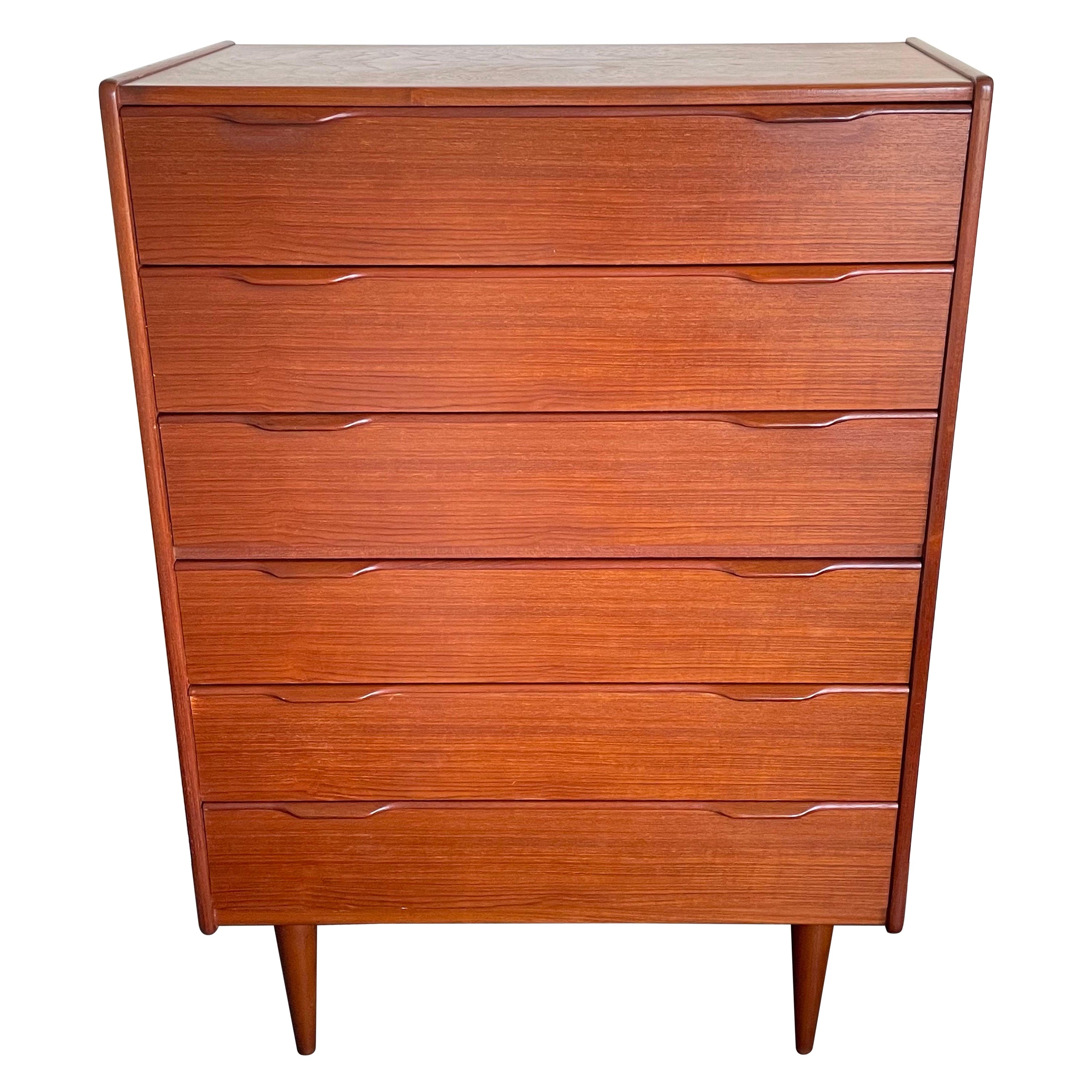Petite Mid Century Danish Modern 6 Drawer Small Teak Dresser For Sale