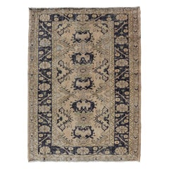 Tapis turc vintage Oushak avec motif médaillon sous-géométrique sur toute sa surface en bleu