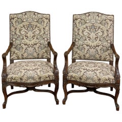 Paire de fauteuils Louis XV français anciens avec tapisserie