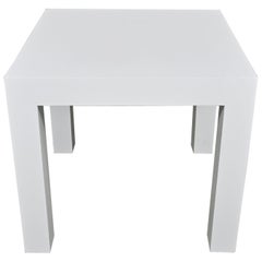 Table d'appoint Parsons peinte en blanc de 70 pieds carrés, aménagement intérieur de Milo Baughman Thayer Coggin