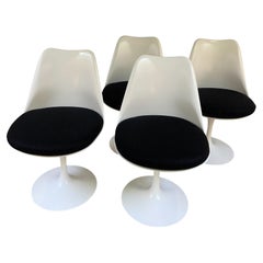 4 Tulip Chairs, Eero Saarinen Knoll, 2021