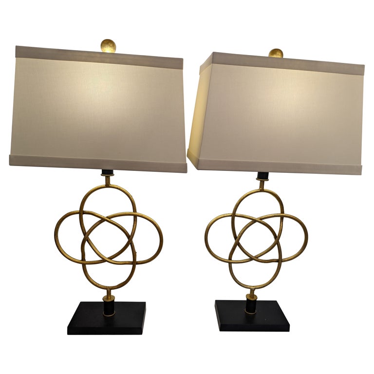 Eleganti lampade da tavolo contemporanee in metallo dorato e base nera in  vendita su 1stDibs