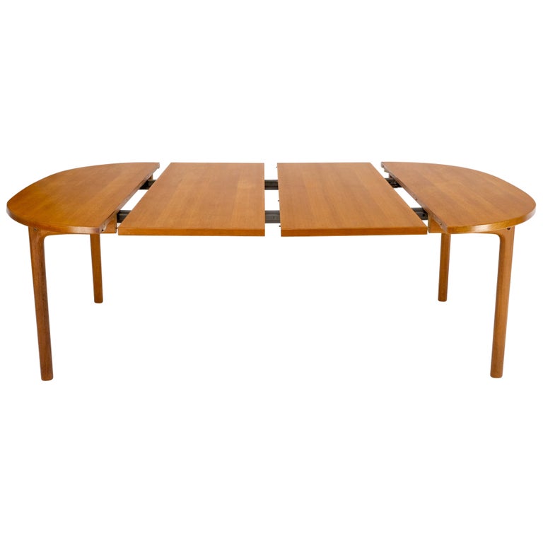 Compact Teak Danish Mid-Century Modern Dining Table w/ Large Leaves Extensions For Sale