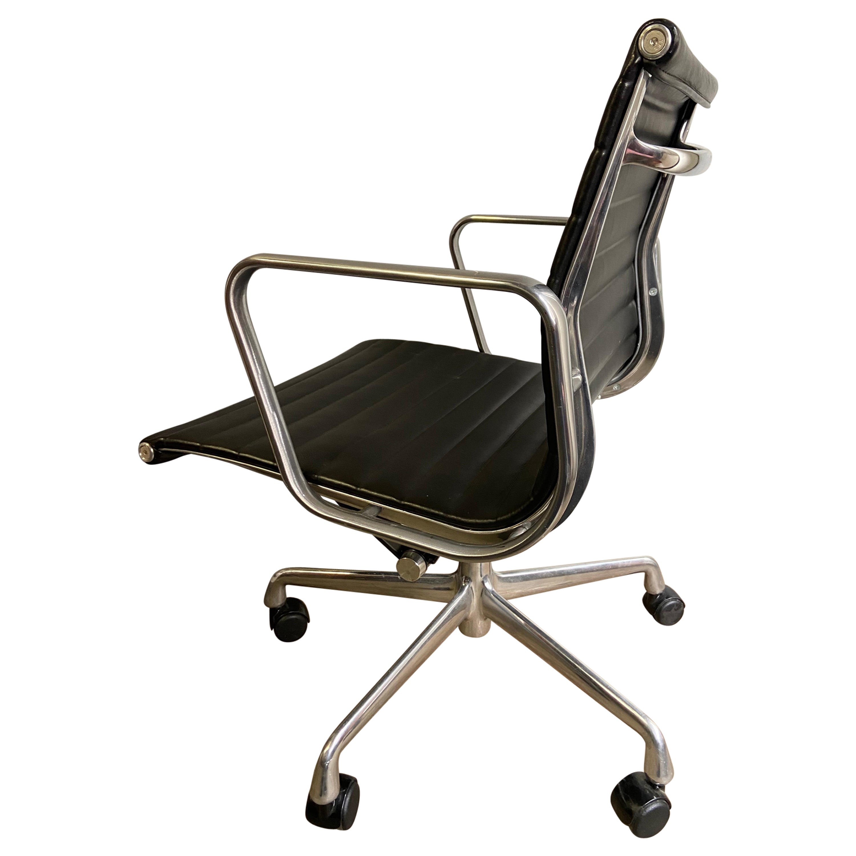 Mid-Century Eames Aluminium Group Management Chairs for Herman Miller