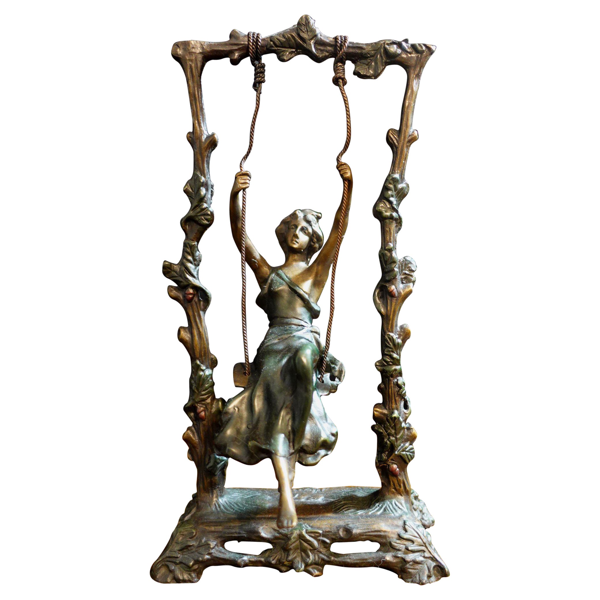 Sculpture en bronze Art Nouveau Moreau « Girl on Swing » (Fille sur balancier) en vente