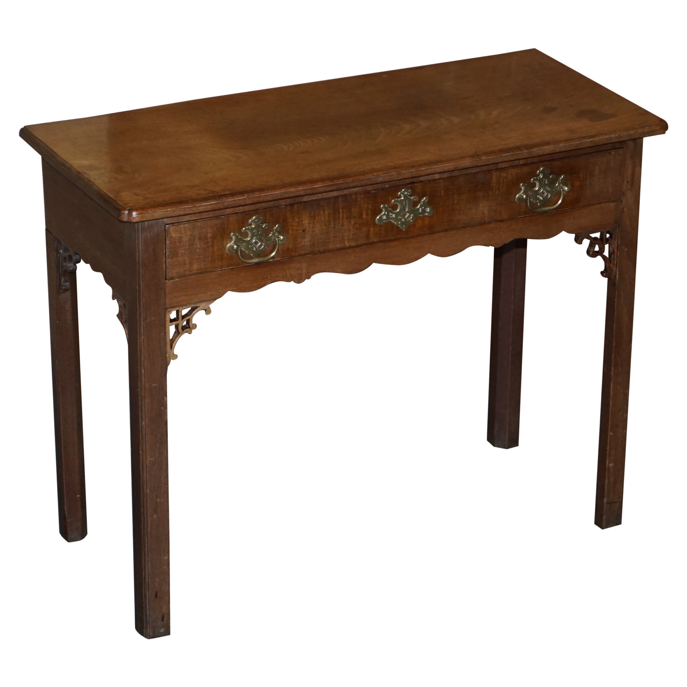 Mesa auxiliar antigua Jorge III circa 1760 Madera dura muy pesada Chippendale tallada
